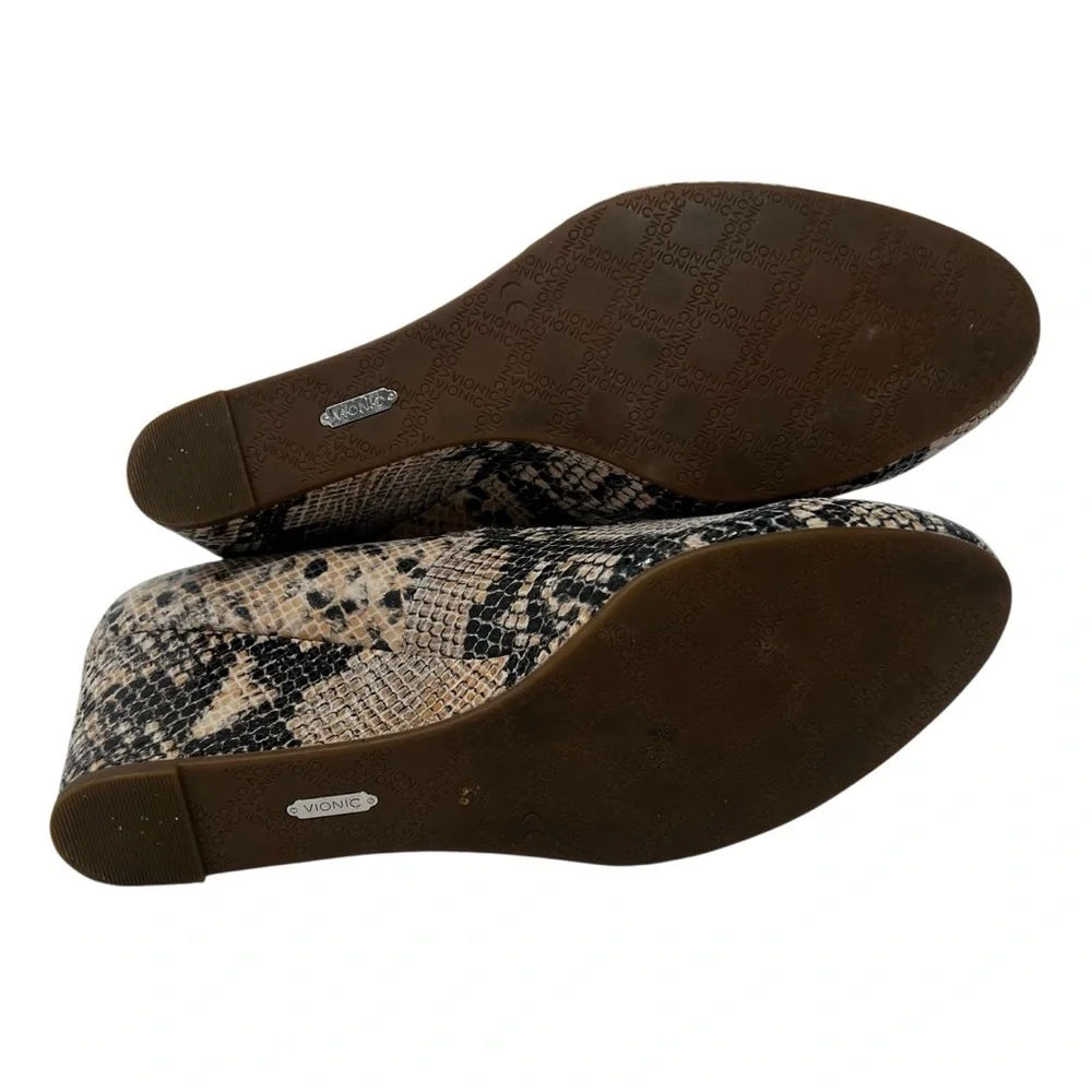 Vionic Beige and Black Snakeskin Wedges